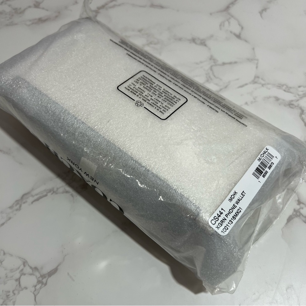 NWT‎ Coach Ivory Leather Wristlet/Phone Wallet - Picture 10 of 11